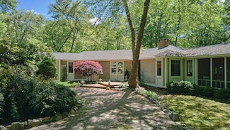 216 Al Harvey Rd, Stonington, CT 06378