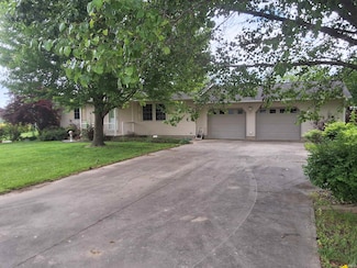 5454 Ski Dr, Loogootee, IN 47553