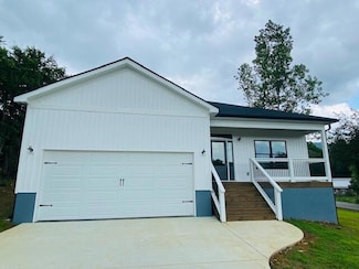 493 Bernice Dr, Trenton, GA 30752