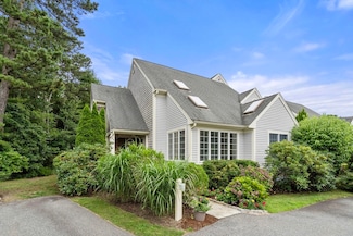 64 Gold Leaf Ln, Mashpee, MA 02649