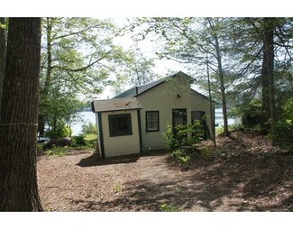 82 1st St, Brimfield, MA 01010