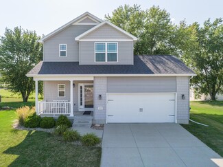 1112 Sandpiper Ct, Waterloo, IA 50702