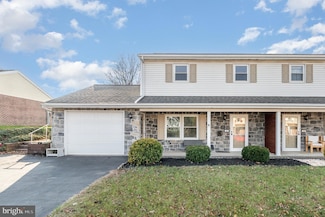8 Oriole Dr, Ephrata, PA 17522