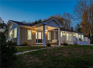 18 Sunset Ln, Portsmouth, RI 02871