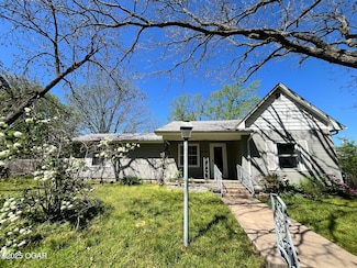 716 Campbell St, Webb City, MO 64870
