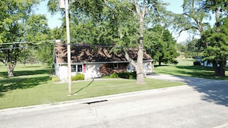 551 N 6th St Unit M, Watseka, IL 60970