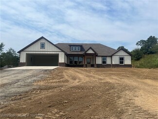 104 Blackstone Dr, Wister, OK 74966