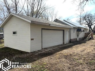 617 S Moore St, Algona, IA 50511