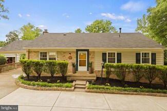 6821 Stoneybrooke Ln, Alexandria, VA 22306