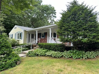 27 Bishop Hill Rd, Johnston, RI 02919