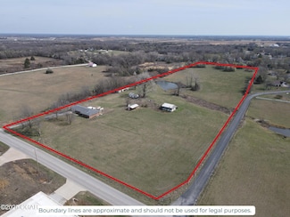 2105 S Hall St, Webb City, MO 64870