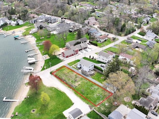 S71W19044 Hillview Dr, Muskego, WI 53150