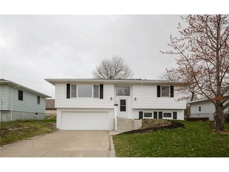 308 13th Ave, Hiawatha, IA 52233