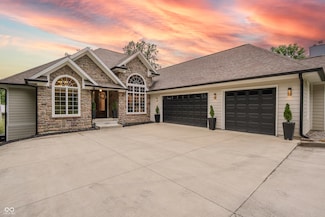 11911 W Grandview Dr, Columbus, IN 47201