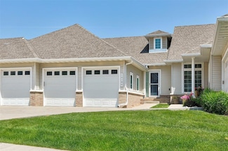 14186 Pinnacle Pointe Dr Unit 86, Clive, IA 50325