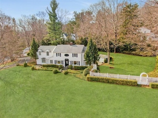 4 Bittersweet Ln, Mount Kisco, NY 10549