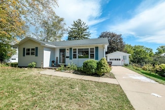 405 S 4th St, Mount Horeb, WI 53572