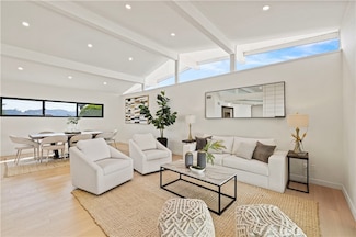2414 Las Positas Rd, Glendale, CA 91208