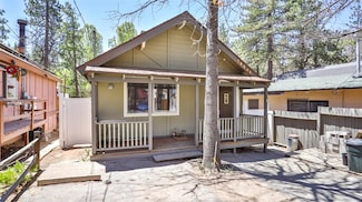 32905 Chipmunk Ln, Running Springs, CA 92382