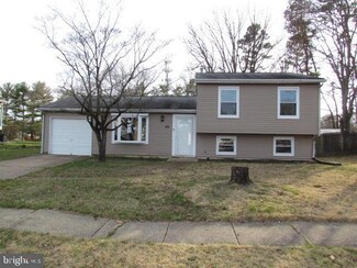 25 Ivy Hall Ln, Sicklerville, NJ 08081