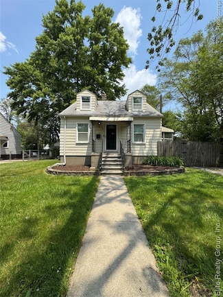 19455 Elkhart St, Harper Woods, MI 48225