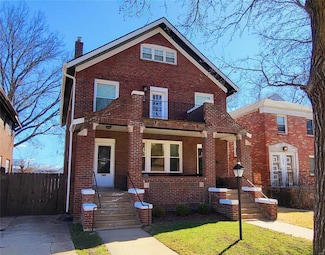 1260 Moorlands Dr, Saint Louis, MO 63117