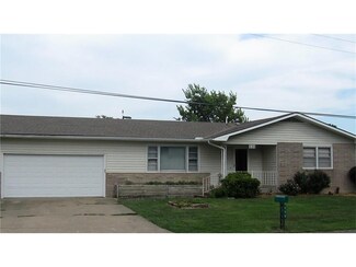530 S Hayes St, Garnett, KS 66032