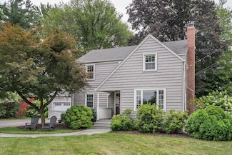 11 Craigmoor Rd, West Hartford, CT 06107