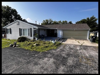 1410 E Briggs Dr, Macon, MO 63552