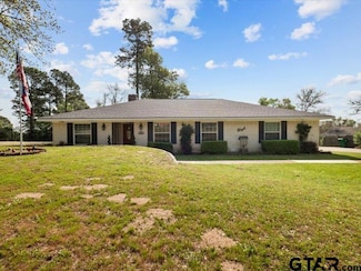 106 Lisa Ln, Palestine, TX 75803