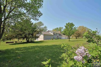9843 Valleyview Dr, Ozawkie, KS 66070