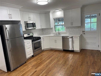 41 Locust Ave, Emerson, NJ 07630