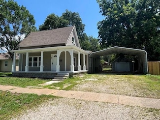 621 N 3rd St, Burlington, KS 66839