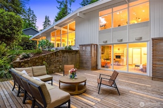 8975 Ferncliff Ave NE, Bainbridge Island, WA 98110