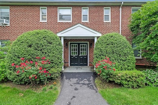 221 Schrade Rd Unit 2G, Briarcliff Manor, NY 10510