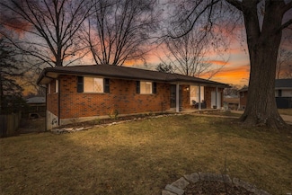 715 El Ray Ct, Saint Louis, MO 63125