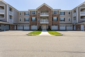 411 Brookside Ct Unit 411, Newtown, CT 06470