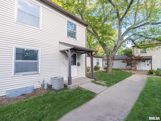 1020 Florence Ave, Pekin, IL 61554