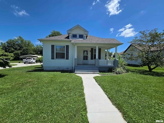 305 N Vermont St, Camp Point, IL 62320
