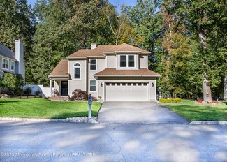 5 Spruce Hollow Dr, Howell, NJ 07731