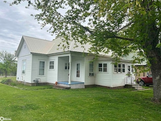 424 1st St, Eldon, IA 52554