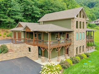 350 Inverness Dr, Waynesville, NC 28785