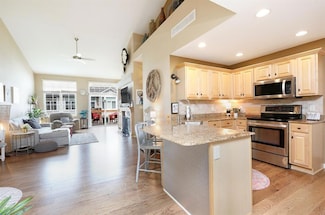 5920 Century Way E, Johnston, IA 50131