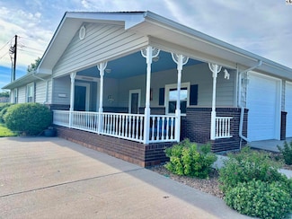 1542 Trail N, McPherson, KS 67460