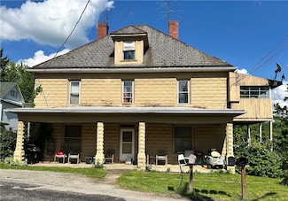 114 Petroleum Ave, Claysville, PA 15323