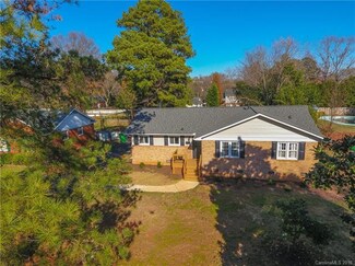 1615 Emerywood Dr, Charlotte, NC 28210