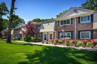 4 Dunstan Place Unit 404B, Coram, NY 11727