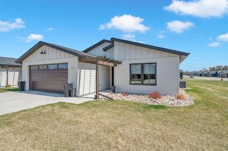 1537 Blaine's Way, Spirit Lake, IA 51360
