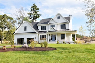 01 Paula Ln, Cranston, RI 02921