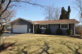 71 S Beck Rd, Lindenhurst, IL 60046